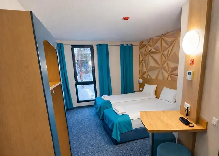 Westgate - Free Parking Хотел 2*