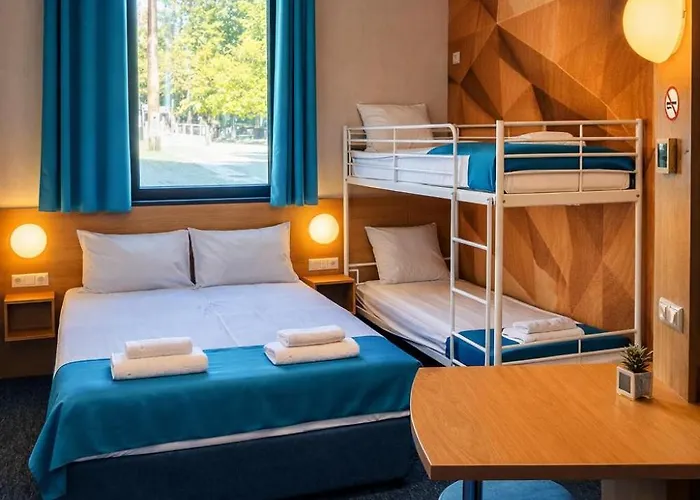 Westgate - Free Parking Хотел 2*