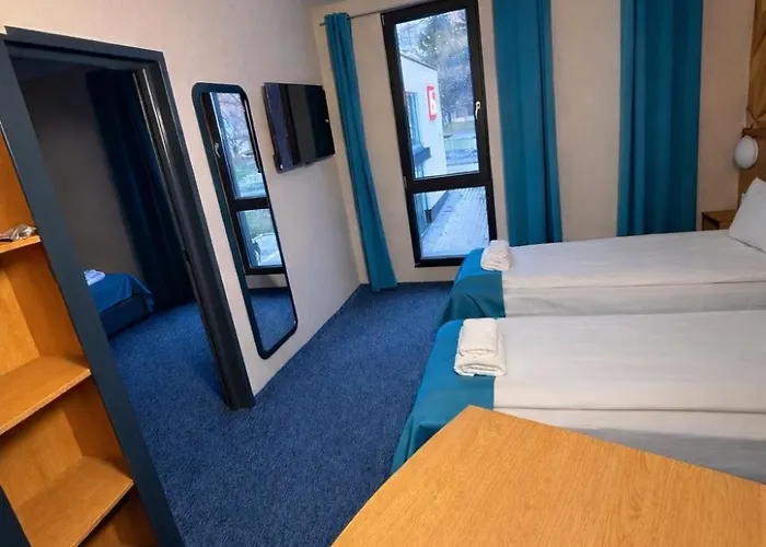 Westgate - Free Parking Хотел 2*