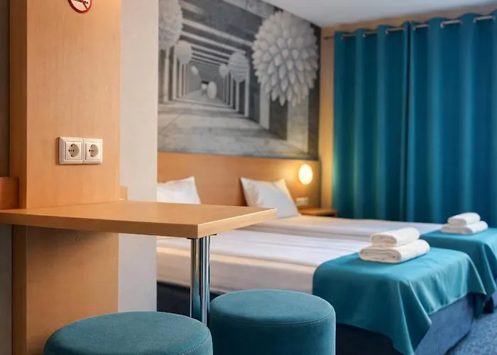 Отель Westgate - Free Parking